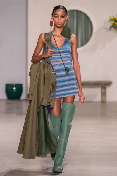 Look 14